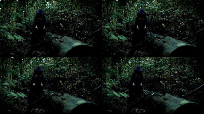 可怕的女人独自站在森林深处