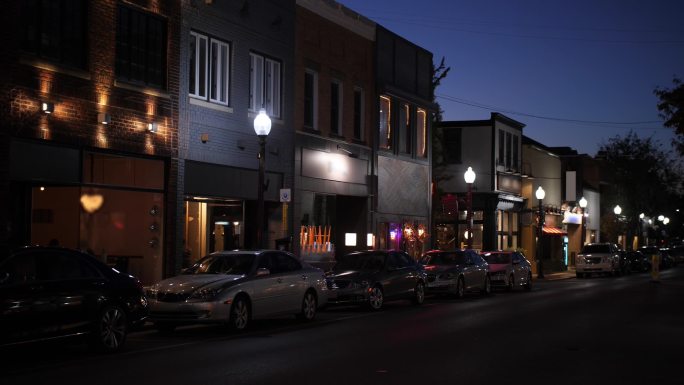 美国小镇主街夜景拍摄