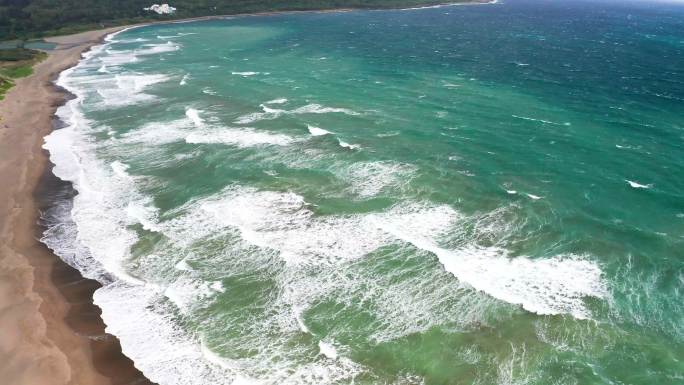 海滩及海浪鸟瞰图潮水海南三亚波涛