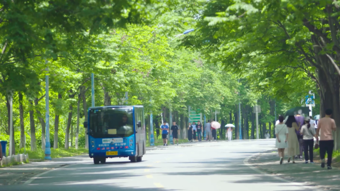 校园美女坐校车 校车 大学记忆