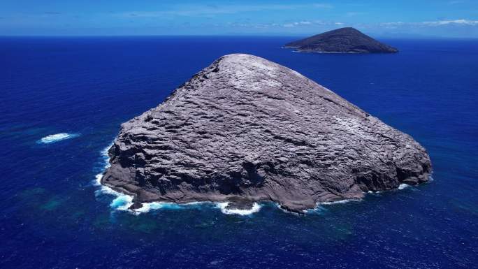蔚蓝海洋岩石岛海鸥飞翔的旅行风光素材合辑