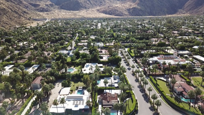 加州棕榈泉市中心鸟瞰图。