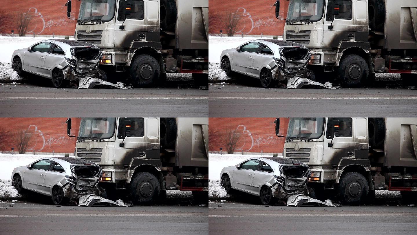 卡车碰撞危险打滑