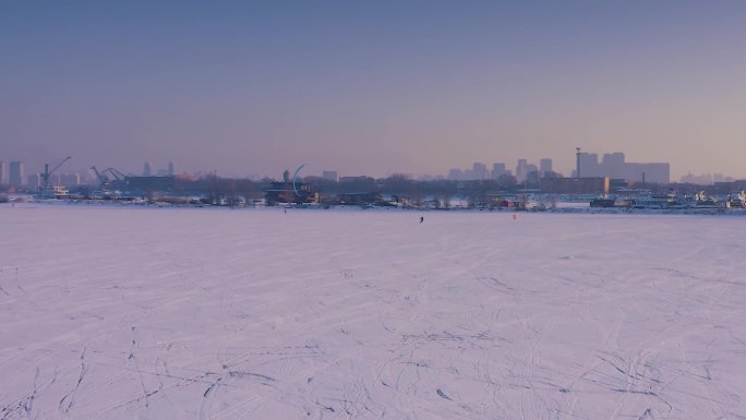 滑翔伞飞越冰雪中哈尔滨职工水上运动中心5