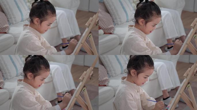 小女孩在画画