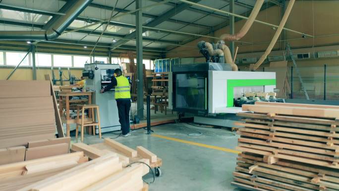 大型木工机器生产车间自动化