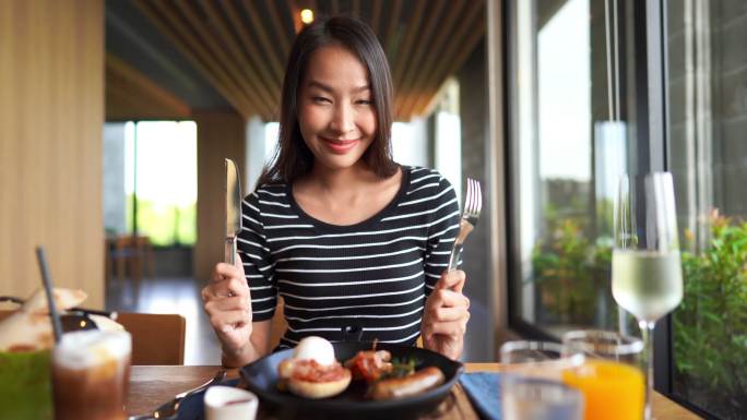 女人喜欢在餐馆吃饭