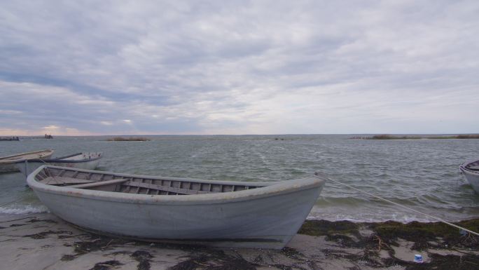 沙滩上的船只独木舟海边