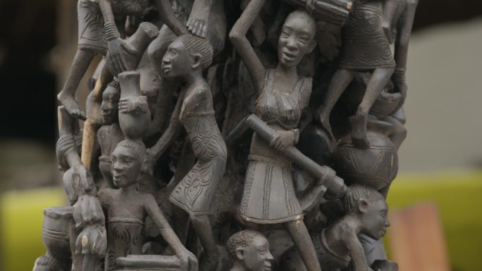 巨大的非洲乌木木雕艺术品