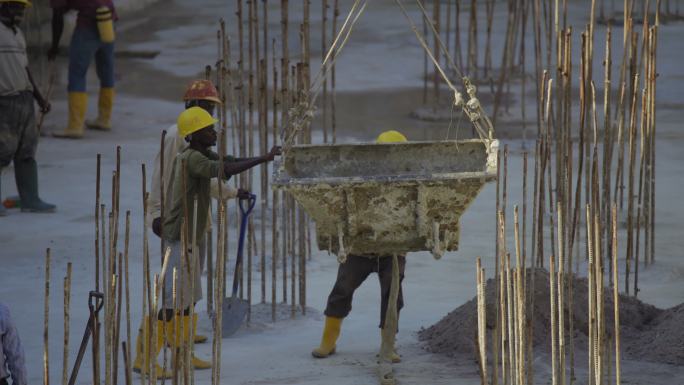 非洲建筑工地建筑工人