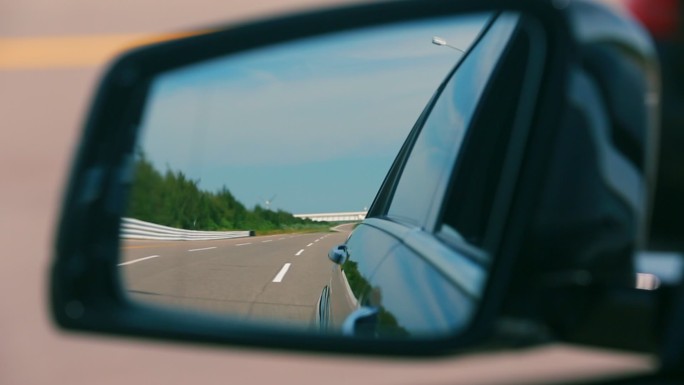 汽车试验场后视镜超车