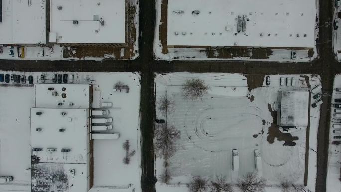 积雪街道和建筑物俯拍俯视航拍