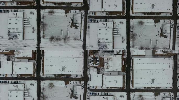 积雪街道和建筑物俯拍俯视航拍