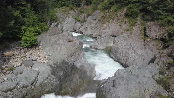 湍急的河流优质天然清纯水源甘冽大自然生态