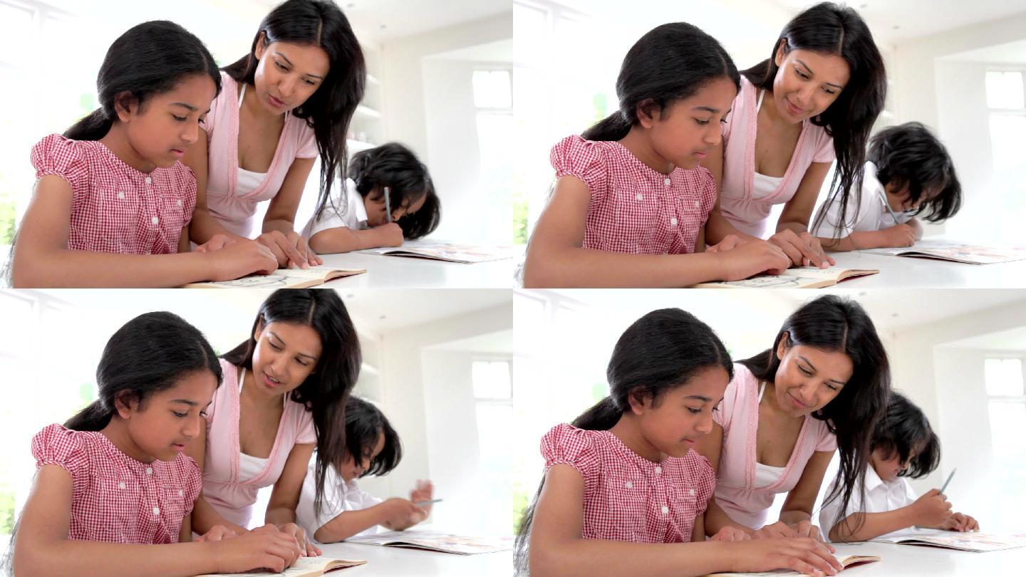 母亲帮助孩子做家庭作业