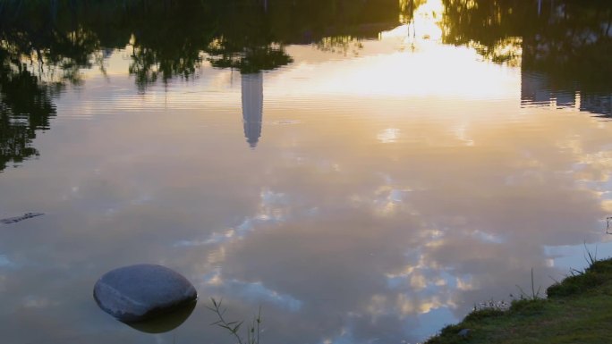香蜜湖清晨湖面倒影