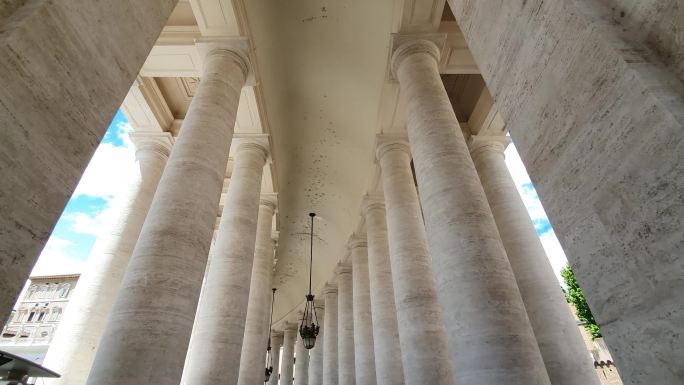 意大利梵蒂冈圣彼得大教堂的著名柱廊
