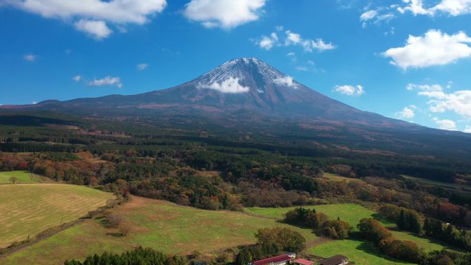 富士山日本地标休眠火山蓝天白云