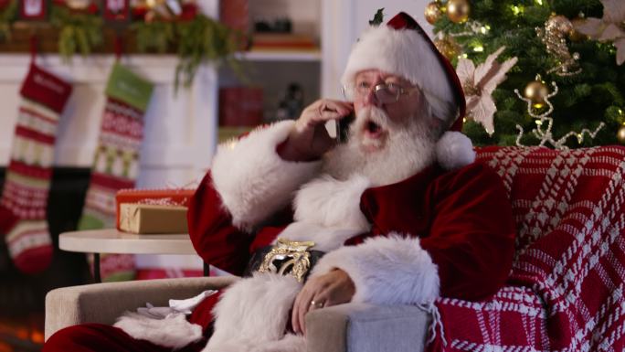圣诞老人使用电话圣诞节平安夜圣诞礼物圣诞