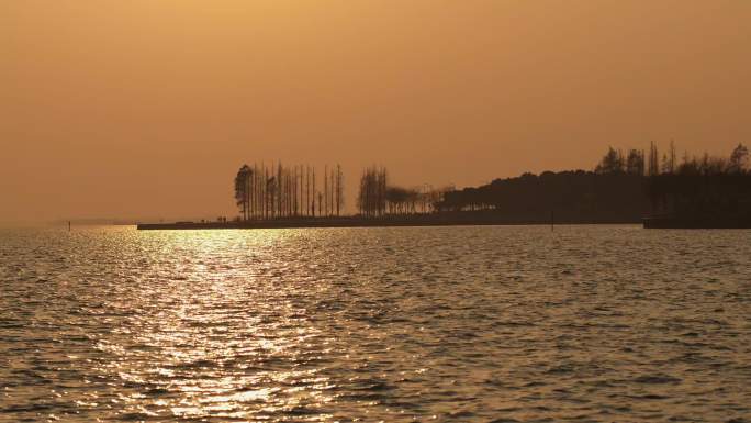 夕阳定山湖湖心岛