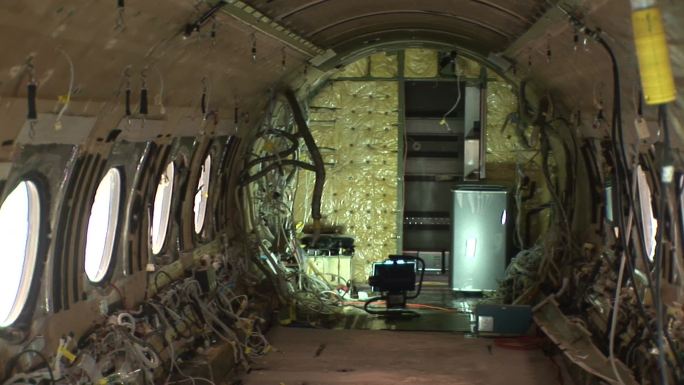 飞机机舱结构维修
