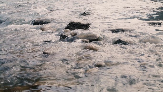 流水 河流 激流 波浪