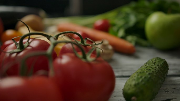桌上的配料素食主义营养均衡新鲜蔬果