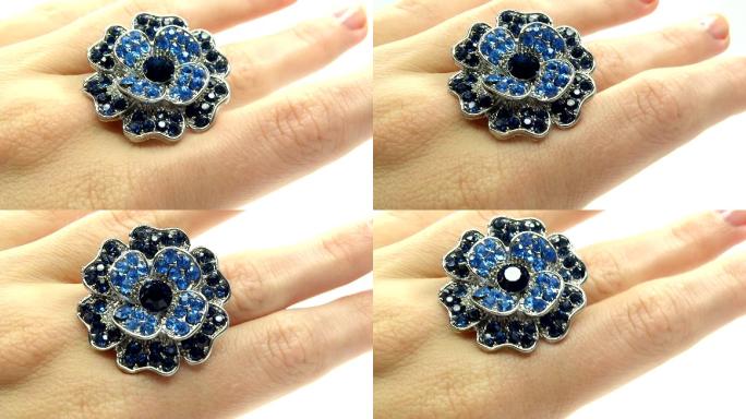 手指上镶有蓝宝石的戒指