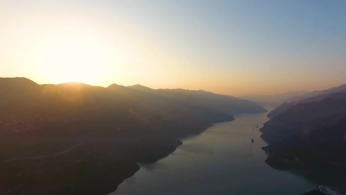 长江三峡夕阳长江日出日落江上余晖绝美峡江