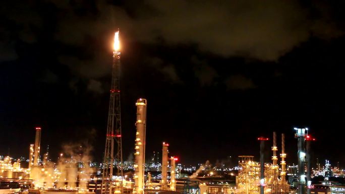 泰国炼油工业厂房化工厂烟囱排放全球变暖