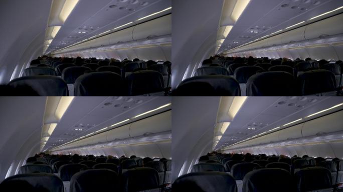 飞机上安静的机舱。