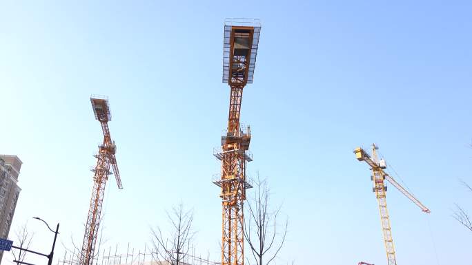 上海城市建设塔吊盖大楼蓝天冬天