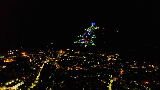 古比奥是世界上最大的圣诞树