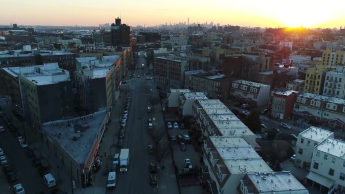 日落时纽约哈莱姆市的城市景观
