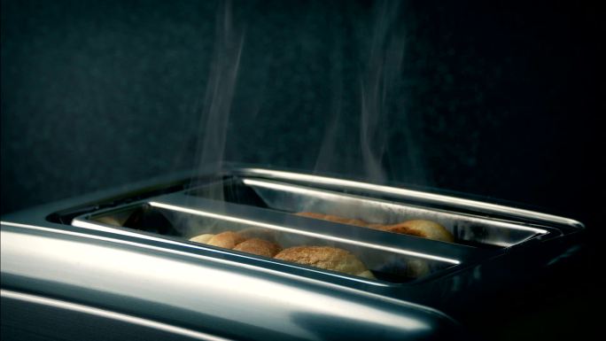 烤面包在烤面包机里烧焦后会弹出