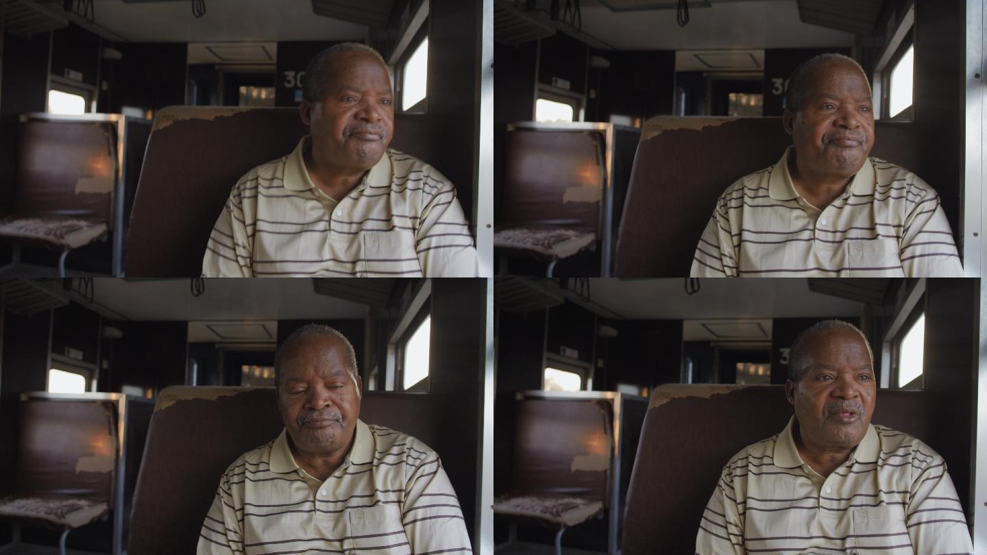 非洲坦桑尼亚火车上的老年乘客