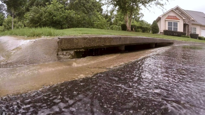 雨水流入下水道污水雨管道