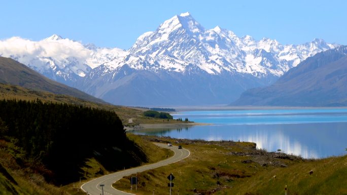 新西兰奥拉基库克山和普卡基湖的道路