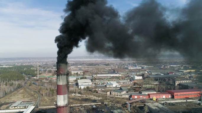 化石燃料发电站释放黑烟