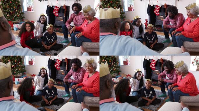 几代人的家庭在家里一起庆祝圣诞节，边聊边讲故事