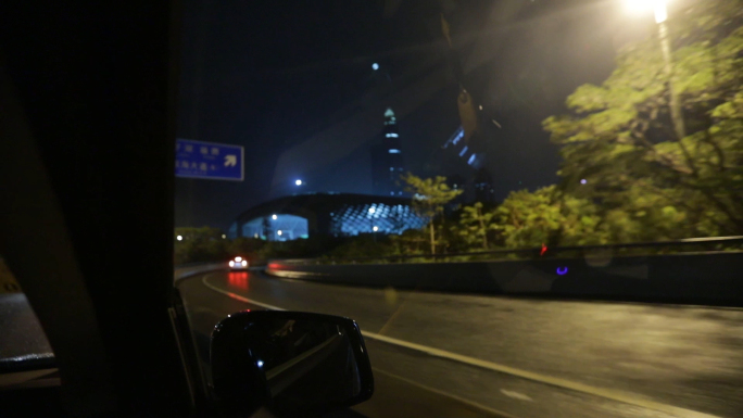 下雨天开车第一视角