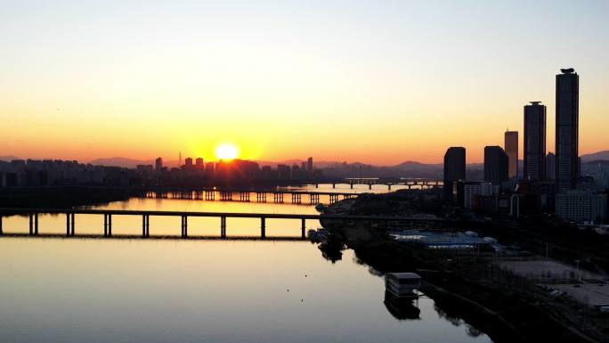 市中心的日出繁华建筑群大气全景空镜