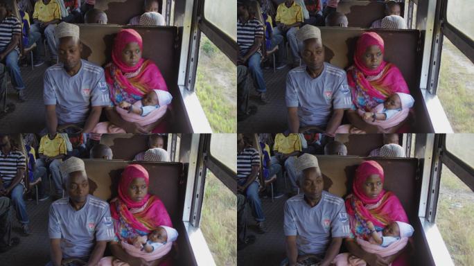 非洲火车上抱着婴儿的夫妻