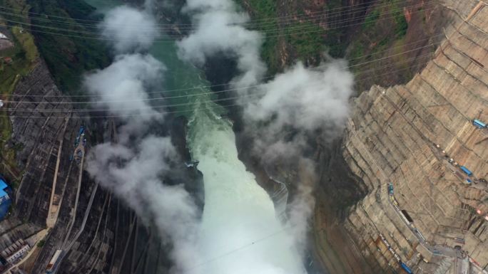 白鹤滩水电站下游千米高空垂直视角