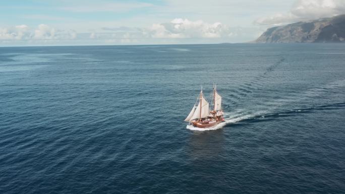 远洋航行的海盗船轮船帆船邮轮出海夏天海南