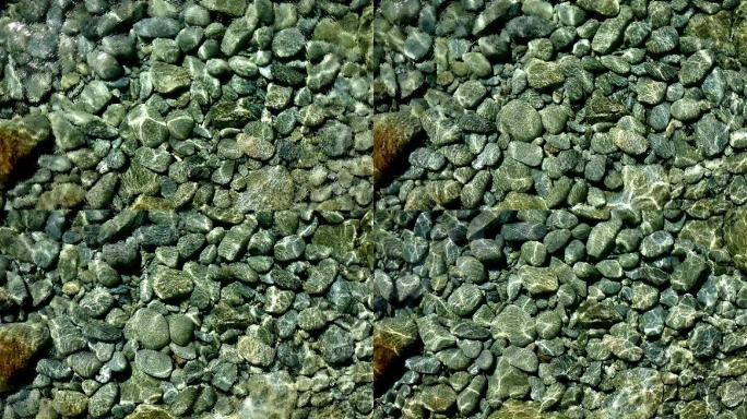 石头和卵石浅水反射