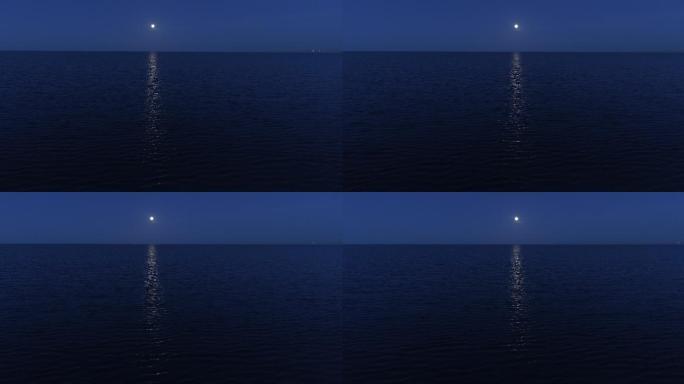 青海湖上空的月亮