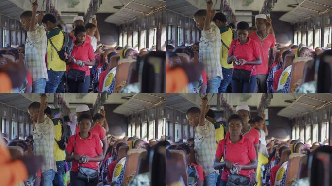 非洲坦桑尼亚火车上售票员 乘务员