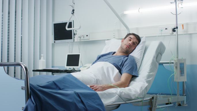 躺在病床上的男人医生医学设备手术医疗门诊