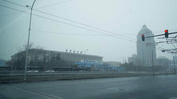 【HD】雪中首都体育馆与街景-升格空镜